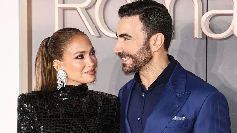 Jennifer Lopez ile Brett Goldstein Arasında Aşk İddiası