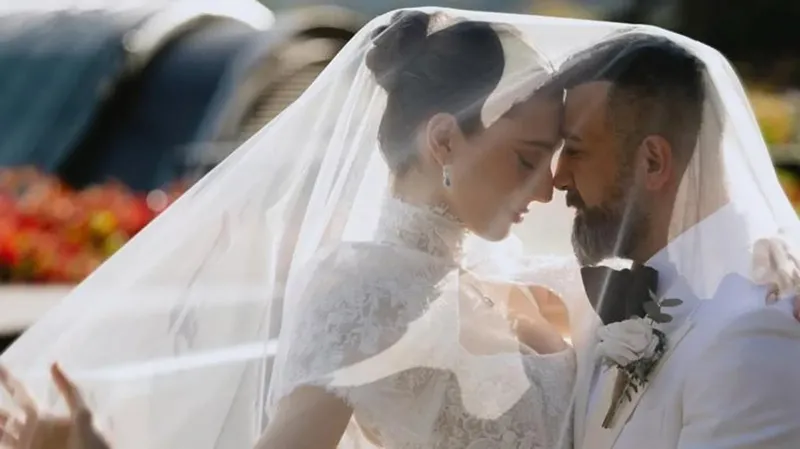 Itır Esen’den Paris’te Sürpriz Nikah: Yeni Gelinlik Pozları Gündem Oldu