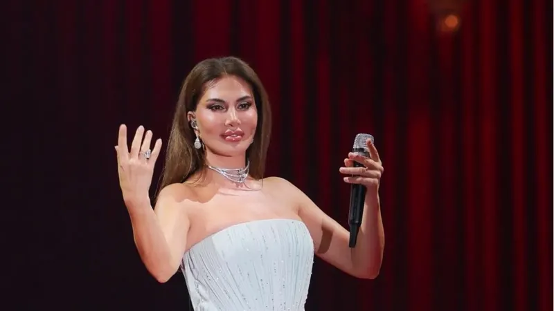 Ebru Yaşar’dan İstanbul’da Görkemli Şov! 400 Kişilik Ekip ve 60 Kişilik Orkestra Sahne Aldı