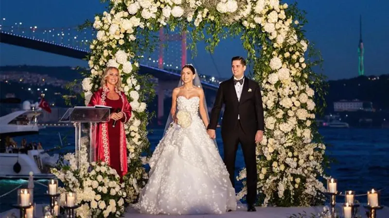 M. Emir Öztürk ve Cemre Gül, Esma Sultan Yalısı’nda Dünyaevine Girdi